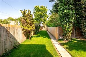 Estate Agents in Lettings : Chiltern Hills : 4 Bedroom Terraced House : Boyn Valley Road, : £575,000 : Click here for more details on this property