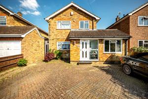 Estate Agents in Lettings : Chiltern Hills : 4 Bedroom Detached House : The Coppice, High Wycombe : Guide Price £640,000 : Click here for more details on this property