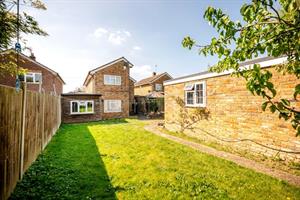 Estate Agents in Lettings : Chiltern Hills : 4 Bedroom Detached House : The Coppice, High Wycombe : Guide Price £640,000 : Click here for more details on this property