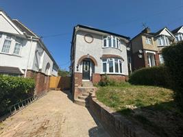 Estate Agents in Lettings : Chiltern Hills : 6 Bedroom Detached House : Hillview Road, High Wycombe : £185 pw : Click here for more details on this property