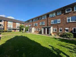 Estate Agents in Lettings : Chiltern Hills : 2 Bedroom Maisonette : Marlow Road, High Wycombe : £1,500 pcm : Click here for more details on this property