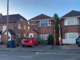 Estate Agents in Lettings : Chiltern Hills : 5 Bedroom Detached House : Hampden Road, Hp13 : £758 pcm : Click here for more details on this property