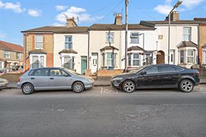 Estate Agents in Lettings : Chiltern Hills : 3 Bedroom Terraced House : Oakridge Road, Hp11 : £275,000 : Click here for more details on this property