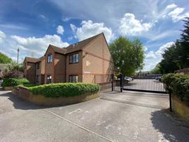 Estate Agents in Lettings : Chiltern Hills : 1 Bedroom Flat : Abercromby Avenue, Hp12 : £1,200 pcm : Click here for more details on this property