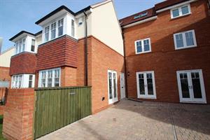 Estate Agents in Lettings : Chiltern Hills : 1 Bedroom House Share : Town Lane, : £1,000 pcm : Click here for more details on this property