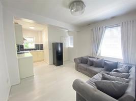 Estate Agents in Lettings : Chiltern Hills : 1 Bedroom Flat : West Wycombe Road, Hp12 : £950 pcm : Click here for more details on this property