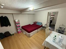 Estate Agents in Lettings : Chiltern Hills : 0 Bedroom Flat : West Wycombe, Hp12 : £950 pcm : Click here for more details on this property