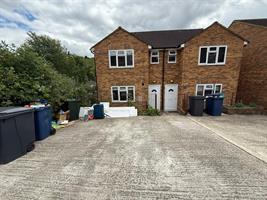 Estate Agents in Lettings : Chiltern Hills : 4 Bedroom Semi-Detached House : Hylton Road, High Wycombe : £2,450 pcm : Click here for more details on this property