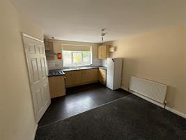 Estate Agents in Lettings : Chiltern Hills : 4 Bedroom Semi-Detached House : Hylton Road, High Wycombe : £2,450 pcm : Click here for more details on this property