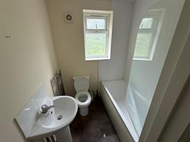 Estate Agents in Lettings : Chiltern Hills : 4 Bedroom Semi-Detached House : Hylton Road, High Wycombe : £2,450 pcm : Click here for more details on this property