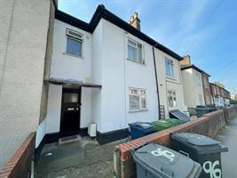 Estate Agents in Lettings : Chiltern Hills : 1 Bedroom House Share : Totteridge Road, Hp13 : £650 pcm : Click here for more details on this property