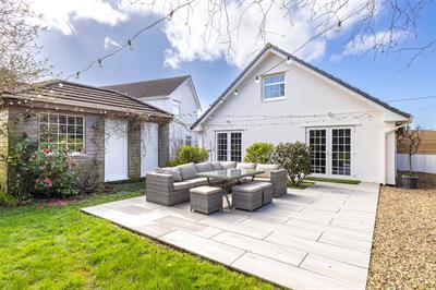 Heol Creigiau, Efail Isaf, Rhondda Cynon Taf