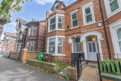 Lenton Boulevard, Lenton