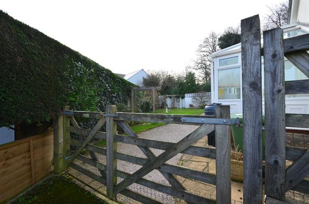 Side Gate
