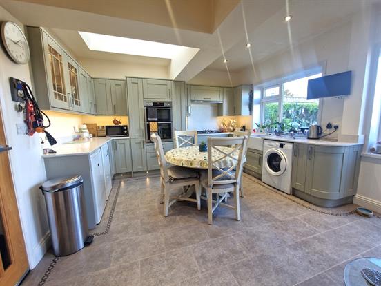 Modern Fitted Kitchen