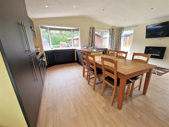 Kitchen/Dining Area