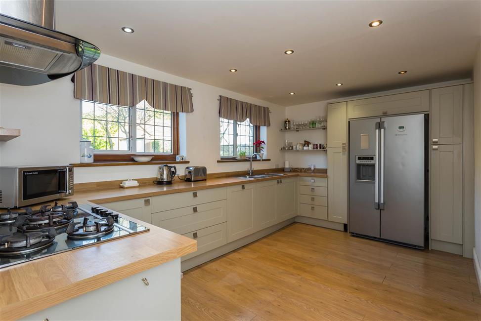 Detached House for sale in Rectory Avenue, High HP13 6HN Ford