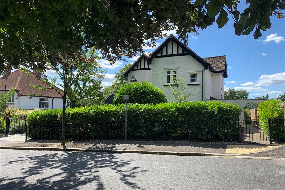 Detached House for sale in Rectory Avenue, High HP13 6HW Ford