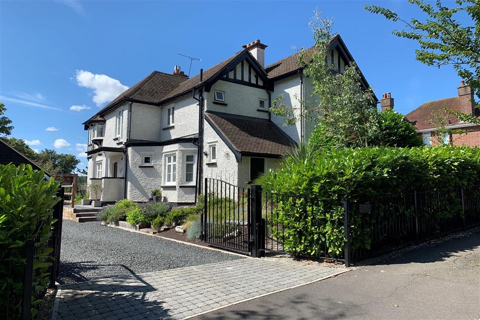 Detached House for sale in Rectory Avenue, High HP13 6HW Ford