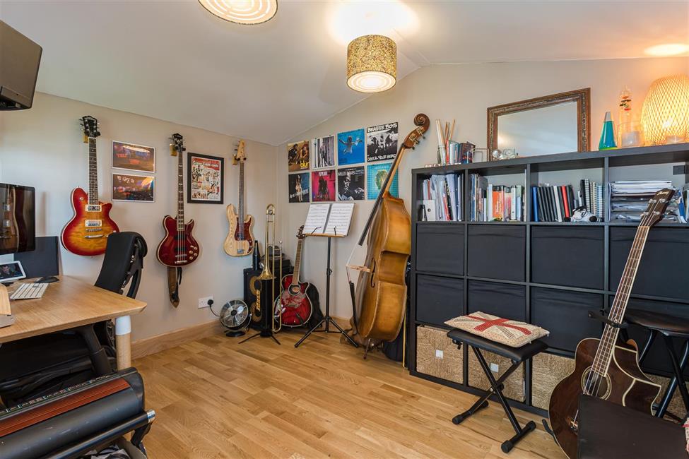 Detached House for sale in Hampden Road, High HP13 6SX Ford