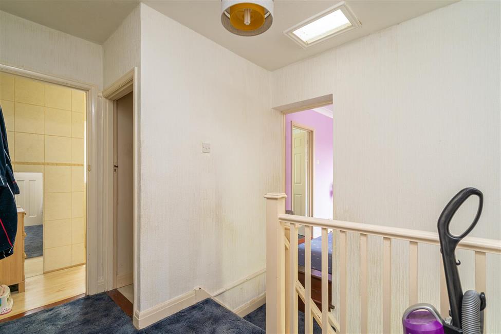 SemiDetached House for sale in Colville Road, High HP11 2SX