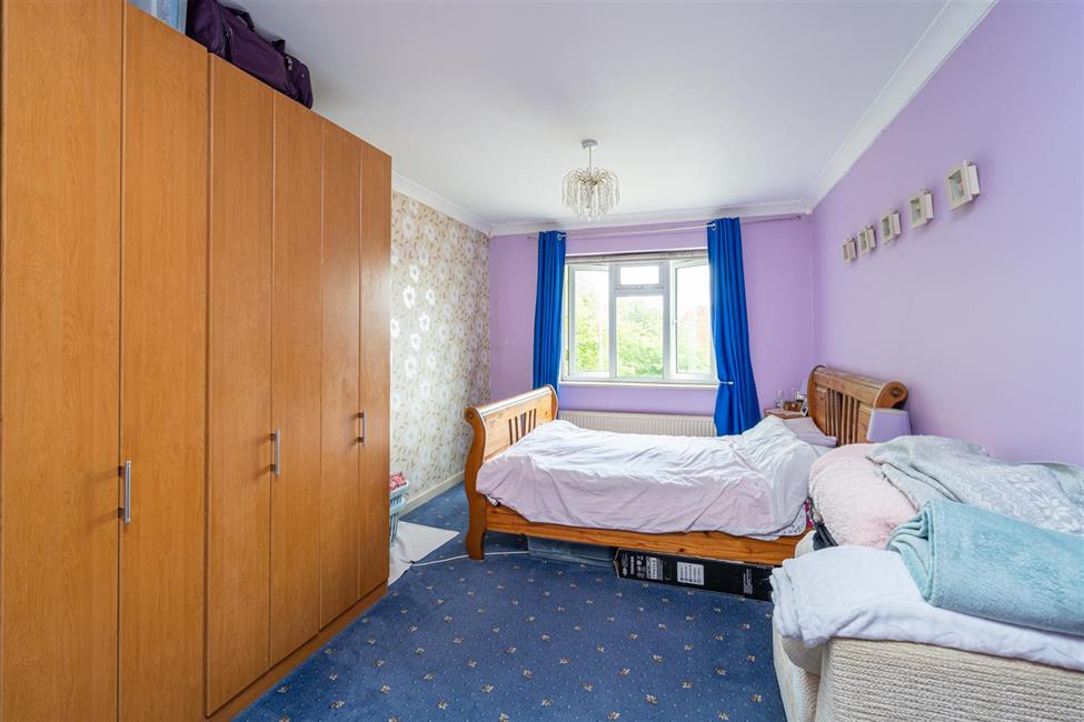 SemiDetached House for sale in Colville Road, High HP11 2SX