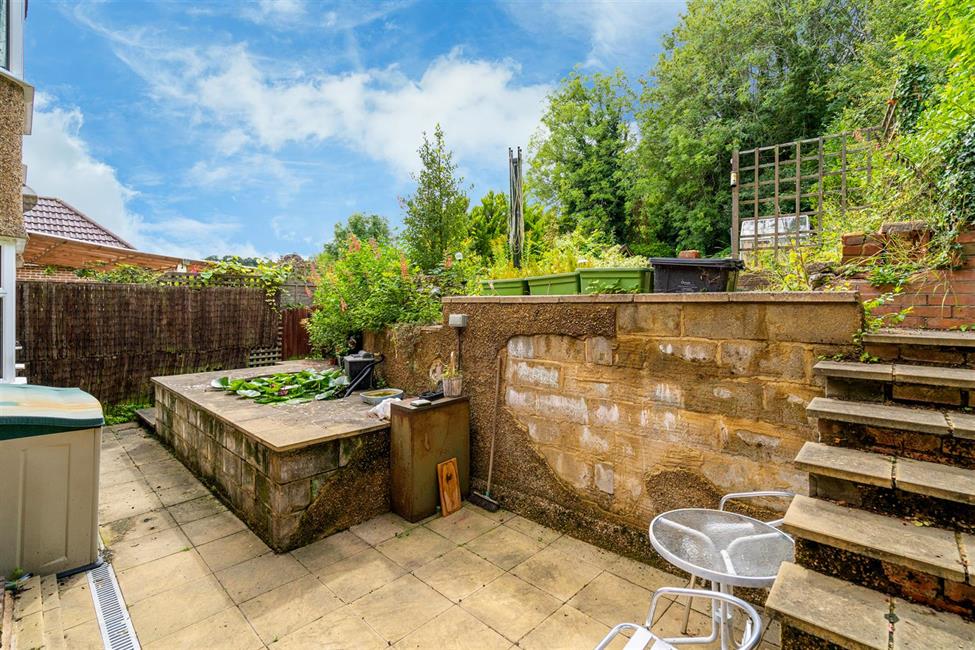 SemiDetached House for sale in Colville Road, High HP11 2SX