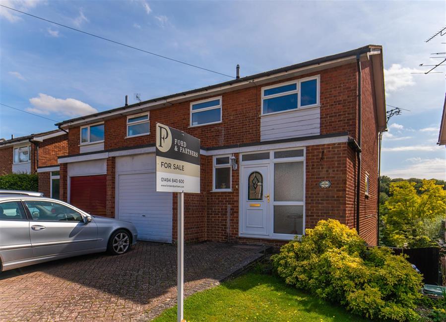 SemiDetached House for sale in Beechtree Avenue, Marlow Bottom SL7 3NH