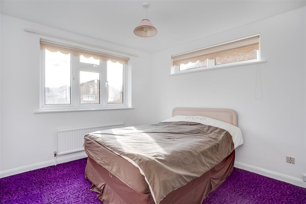 SemiDetached House for sale in Eastern Drive, Bourne End SL8 5HQ