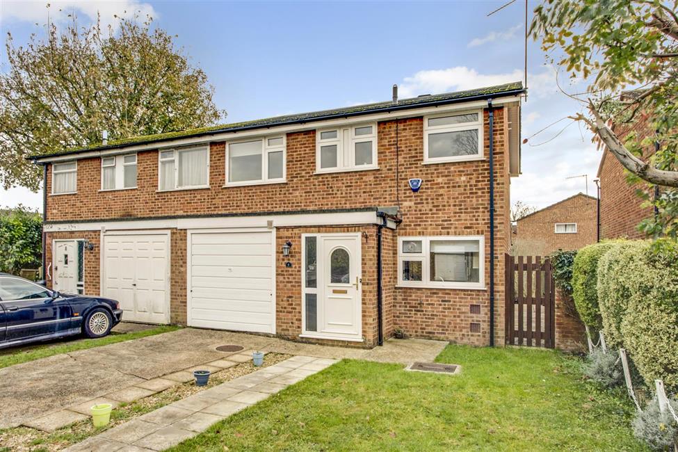 SemiDetached House for sale in Eastern Drive, Bourne End SL8 5HQ