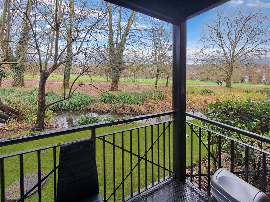 Flat to let in Fryers Lane, High HP12 3DU Ford & Partners