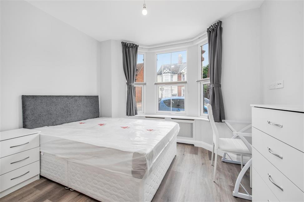 SemiDetached House for sale in Roberts Road, High HP13 6XD