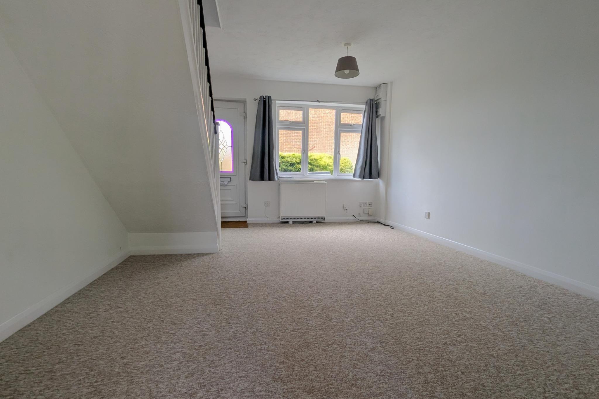 romsey clover way unfurnished