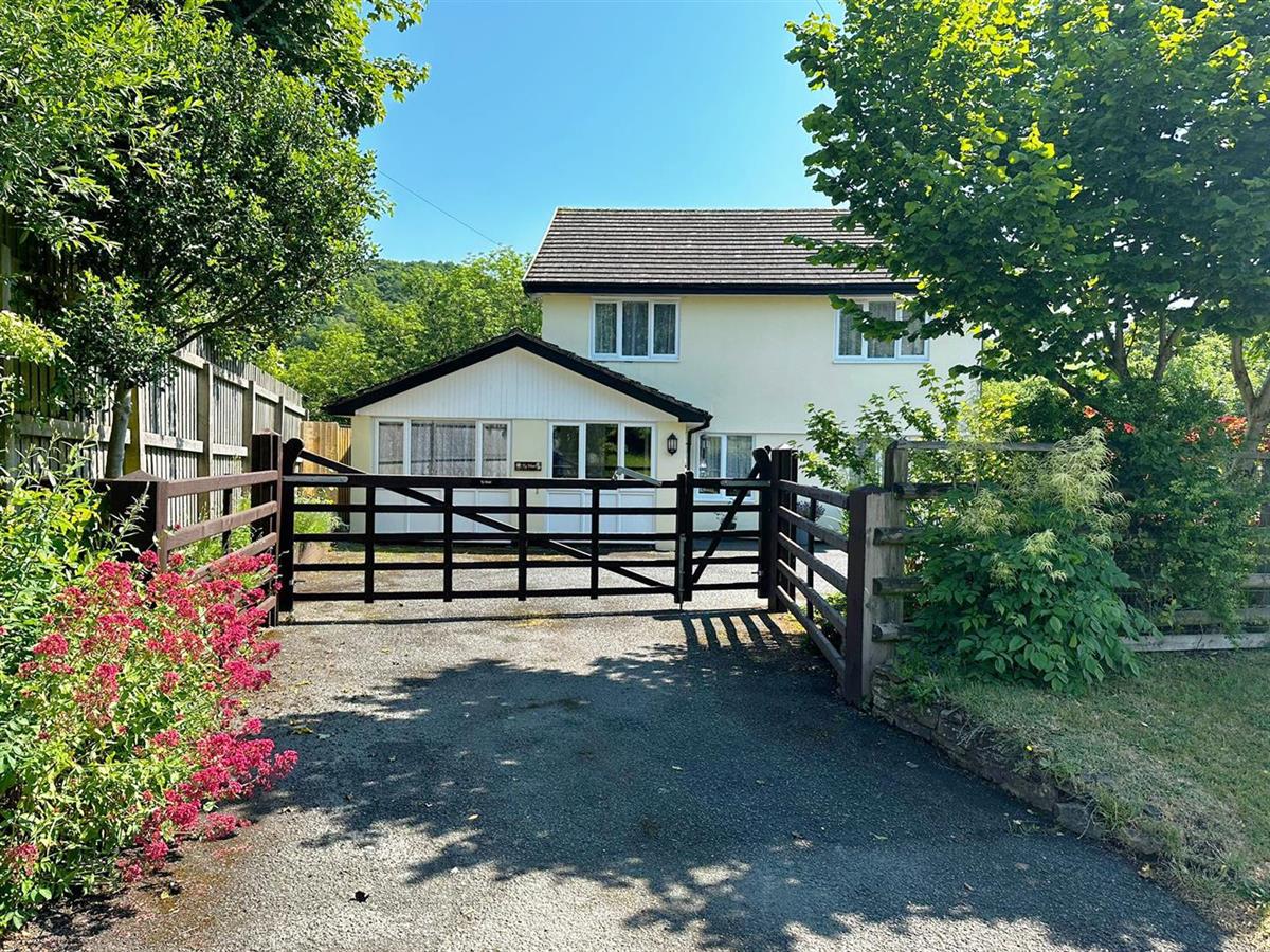 Knighton Detached House for sale in Bleddfa, Knighton LD7 1PA | Cobb Amos