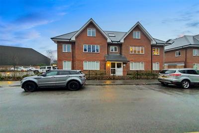 LET AGREED - Gilletts Lane, High Wycombe