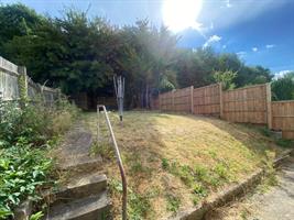 Estate Agents in Lettings : Chiltern Hills : 4 Bedroom Semi-Detached House : Suffield Road, : £126 pw : Click here for more details on this property