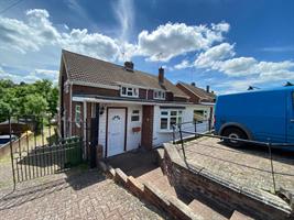 Estate Agents in Lettings : Chiltern Hills : 5 Bedroom Semi-Detached House : Mayhew Crescent, Hp13 : £160 pw : Click here for more details on this property