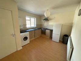 Estate Agents in Lettings : Chiltern Hills : 1 Bedroom Flat : Wendover Street, Hp11 : £1,200 pcm : Click here for more details on this property