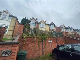 Estate Agents in Lettings : Chiltern Hills : 4 Bedroom Semi-Detached House : Hughenden Road, Hp13 : £185 pw : Click here for more details on this property