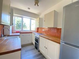 Estate Agents in Lettings : Chiltern Hills : 1 Bedroom Flat : Roberts Road, Hp13 : £1,200 pcm : Click here for more details on this property