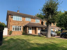 Estate Agents in Lettings : Chiltern Hills : 4 Bedroom Detached House : Watery Lane, Hp10 : £2,500 pcm : Click here for more details on this property