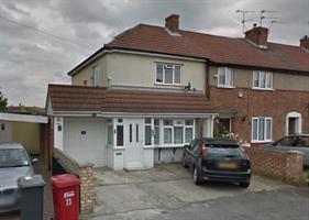Estate Agents in Slough : Chiltern Hills : 4 Bedroom Land : Slough : £1,500 pcm : Click here for more details on this property