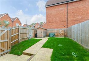 Estate Agents in Colnbrook : S John Homes : 4 Bedroom Town House : Slough : £550,000 : Click here for more details on this property