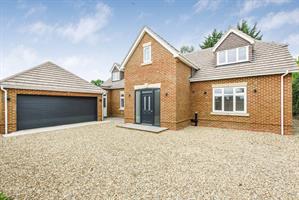 Estate Agents in Colnbrook : S John Homes : 5 Bedroom Detached House : Wexham Woods : £1,250,000 : Click here for more details on this property