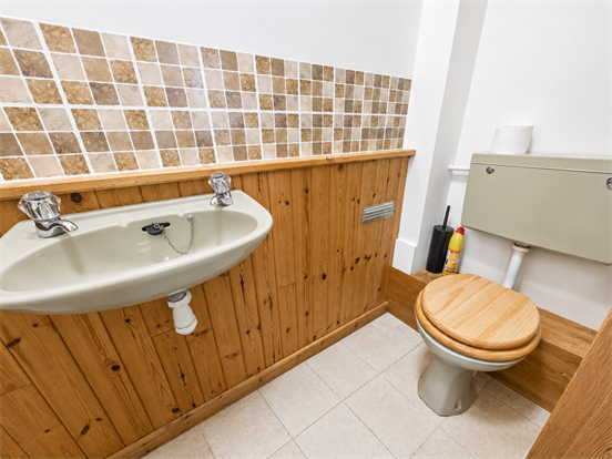 Cloakroom/WC